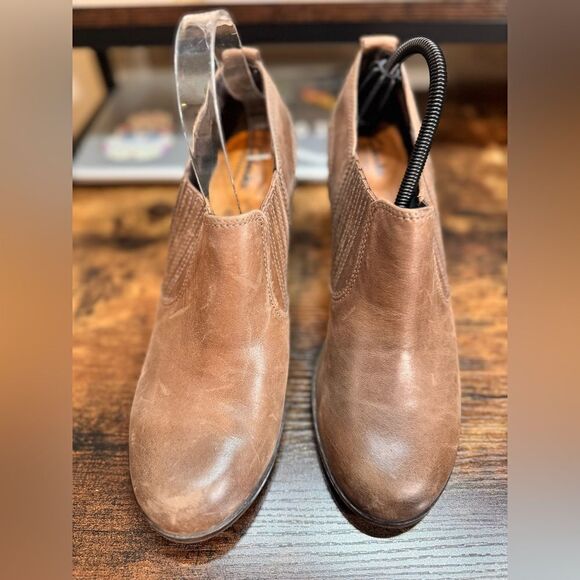 Clark’s Artisan Brown Heeled Booties Size 10 - Picture 9 of 13